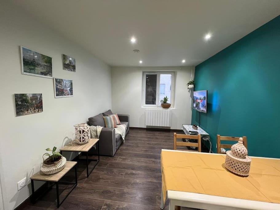 House Blue. Close Of Stade De France. Appartement *